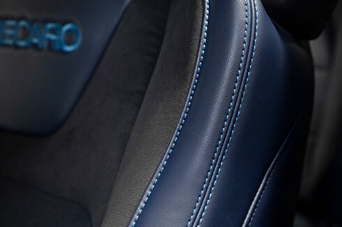 Asientos Delanteros Recaro equipados en Auto Deportivo Ford Mustang Dark Horse 2024